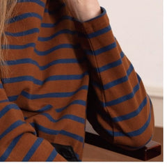 Striped Cotton Long-Sleeve Shirt with Relaxed Fit and Classic Crew Neck