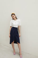 Linen Eyelet Blouse with Scalloped Collar and Puff Sleeves – Button-Down Feminine Design
