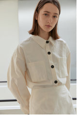 Tailored Long-Sleeve Linen Blouse With Oversized Pockets And Structured Collar Design