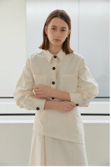Tailored Long-Sleeve Linen Blouse With Oversized Pockets And Structured Collar Design