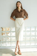 High-Waisted Linen Midi Skirt with Front Pockets and Belt Detail – Tailored Minimalist Style