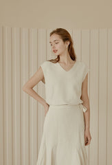 Flowy Linen Midi Skirt with Flared Hem and Side Tie Detail for Effortless Elegant Styling