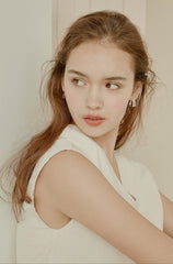 Sleeveless V-Neck Linen Blouse with Soft Drape and Relaxed Fit for Elegant Everyday Wear