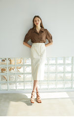 Linen Blouse with Wide Collar and Puff Sleeves – Button-Down Tailored Top for Elegant Styling