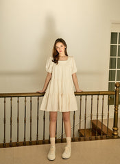 Elegant Tiered Puff Sleeve Linen Dress with Square Neckline and Flowy Silhouette