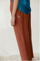 High-Rise Tailored Linen Pants with Side Pockets and Cropped Hem – Lightweight and Breathable
