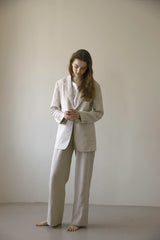 Tailored Notch Lapel Blazer with Long Sleeves and Single-Breasted Closure