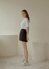 Classic Relaxed-Fit Linen T-Shirt for Women with Breathable Fabric and Minimalist Design