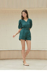 High-Waisted Linen Shorts With Tailored Pleats and Belted Waist