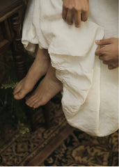 Blusa Teresa de lino y algodón con cuello puritano y manga larga