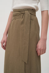 High-Waisted Linen Midi Skirt with Overlap Detail and Button Accent for Elegant Styling