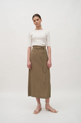High-Waisted Linen Midi Skirt with Overlap Detail and Button Accent for Elegant Styling