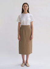 High-Waisted Linen Midi Skirt with Tailored Seams and Sleek Back Slit for Elegant Style