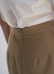 High-Waisted Linen Midi Skirt with Tailored Seams and Sleek Back Slit for Elegant Style