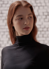 Fitted Cotton Turtleneck Top with Long Sleeves and Stretch Fabric for Elegant Everyday Layering