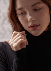 Fitted Cotton Turtleneck Top with Long Sleeves and Stretch Fabric for Elegant Everyday Layering