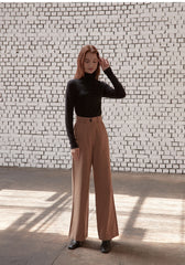 Fitted Cotton Turtleneck Top with Long Sleeves and Stretch Fabric for Elegant Everyday Layering