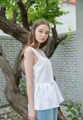 Sleeveless Linen Blouse with Peplum Hem and Button-Front Detail for Feminine Summer Style