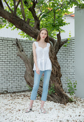 Sleeveless Linen Blouse with Peplum Hem and Button-Front Detail for Feminine Summer Style