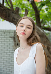 Sleeveless Linen Blouse with Peplum Hem and Button-Front Detail for Feminine Summer Style