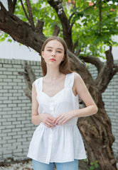 Sleeveless Linen Blouse with Peplum Hem and Button-Front Detail for Feminine Summer Style