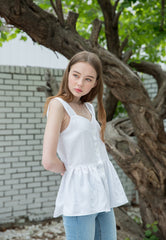 Sleeveless Linen Blouse with Peplum Hem and Button-Front Detail for Feminine Summer Style