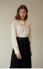 Elegant Linen Blouse with Ruffled Collar and Button-Front Design for Timeless Feminine Style
