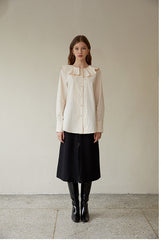 Elegant Linen Blouse with Ruffled Collar and Button-Front Design for Timeless Feminine Style