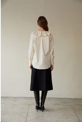 Elegant Linen Blouse with Ruffled Collar and Button-Front Design for Timeless Feminine Style