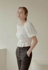 Off-Shoulder Smocked Linen Blouse With Puff Sleeves And Ruffled Hem For Elegant Casual Wear