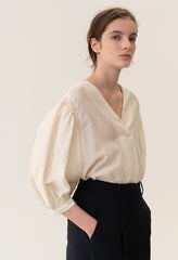 V-Neck Linen Blouse with 3/4 Balloon Sleeves and Gathered Shoulder Detail for Modern Femininity