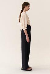 V-Neck Linen Blouse with 3/4 Balloon Sleeves and Gathered Shoulder Detail for Modern Femininity