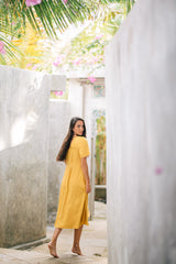 Elegant Square Neck Linen Midi Dress with Flowy Skirt and Short Sleeves