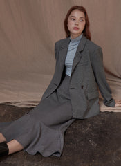 Tailored Linen Blazer with Structured Lapel and Double-Breasted Closure for Timeless Elegance