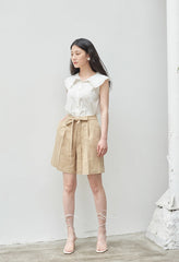 Sleeveless Ruffled Collar Linen Blouse with Textured Finish and Button-Front Closure