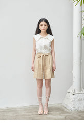 Sleeveless Ruffled Collar Linen Blouse with Textured Finish and Button-Front Closure