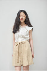 Sleeveless Ruffled Collar Linen Blouse with Textured Finish and Button-Front Closure