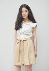 Sleeveless Ruffled Collar Linen Blouse with Textured Finish and Button-Front Closure
