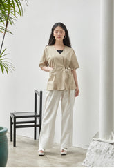 Sleeveless Linen Blouse with Ruffle Collar and Textured Fabric for Elegant Summer Outfits