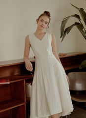Sleeveless Linen Midi Dress with V-Neckline, Flared Hem, and Tailored Waist for Elegant Fit