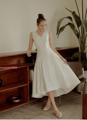 Sleeveless Linen Midi Dress with V-Neckline, Flared Hem, and Tailored Waist for Elegant Fit