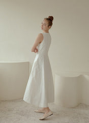 Sleeveless Linen Midi Dress with V-Neckline, Flared Hem, and Tailored Waist for Elegant Fit