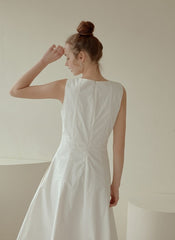 Sleeveless Linen Midi Dress with V-Neckline, Flared Hem, and Tailored Waist for Elegant Fit