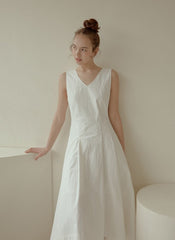 Sleeveless Linen Midi Dress with V-Neckline, Flared Hem, and Tailored Waist for Elegant Fit