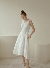 Sleeveless Linen Midi Dress with V-Neckline, Flared Hem, and Tailored Waist for Elegant Fit