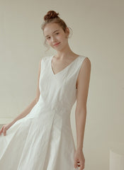 Sleeveless Linen Midi Dress with V-Neckline, Flared Hem, and Tailored Waist for Elegant Fit