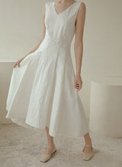 Sleeveless Linen Midi Dress with V-Neckline, Flared Hem, and Tailored Waist for Elegant Fit