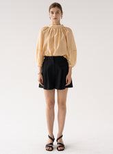 Tailored High-Waisted Linen Shorts with Pleated Front and Flap Pocket Detail for Effortless Style