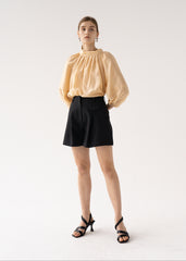 Tailored High-Waisted Linen Shorts with Pleated Front and Flap Pocket Detail for Effortless Style
