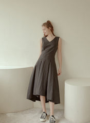 Sleeveless Cotton Poplin Midi Dress with V-Neckline, Tailored Waist, and Flared Hem Design